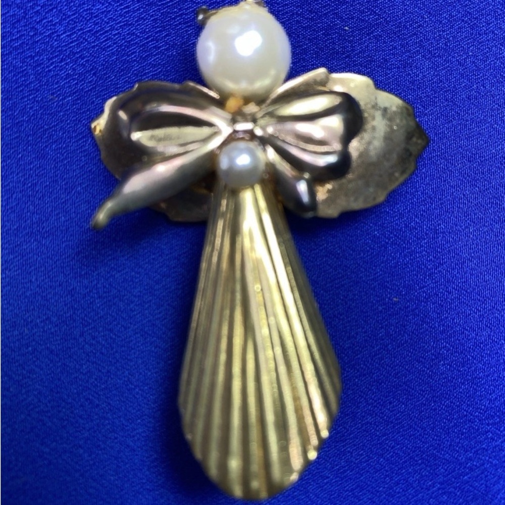 VINTAGE Gold-Tone Angel Brooch w/ Faux Pearls & Pleated Skirt – 2”